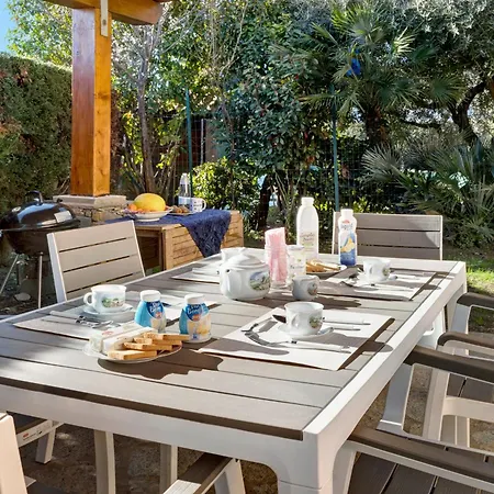 Апартаменты Charlene Альбенга