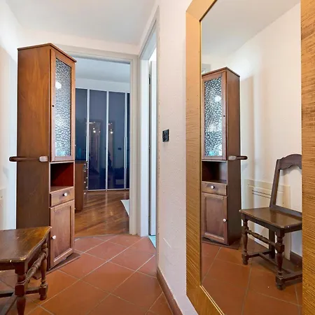 Charlene Parking E Patio Apartman *